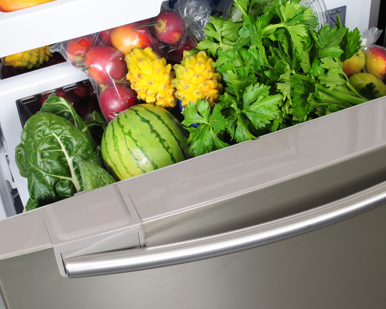 Des astuces naturelles pour éliminer les odeurs dans le réfrigérateur