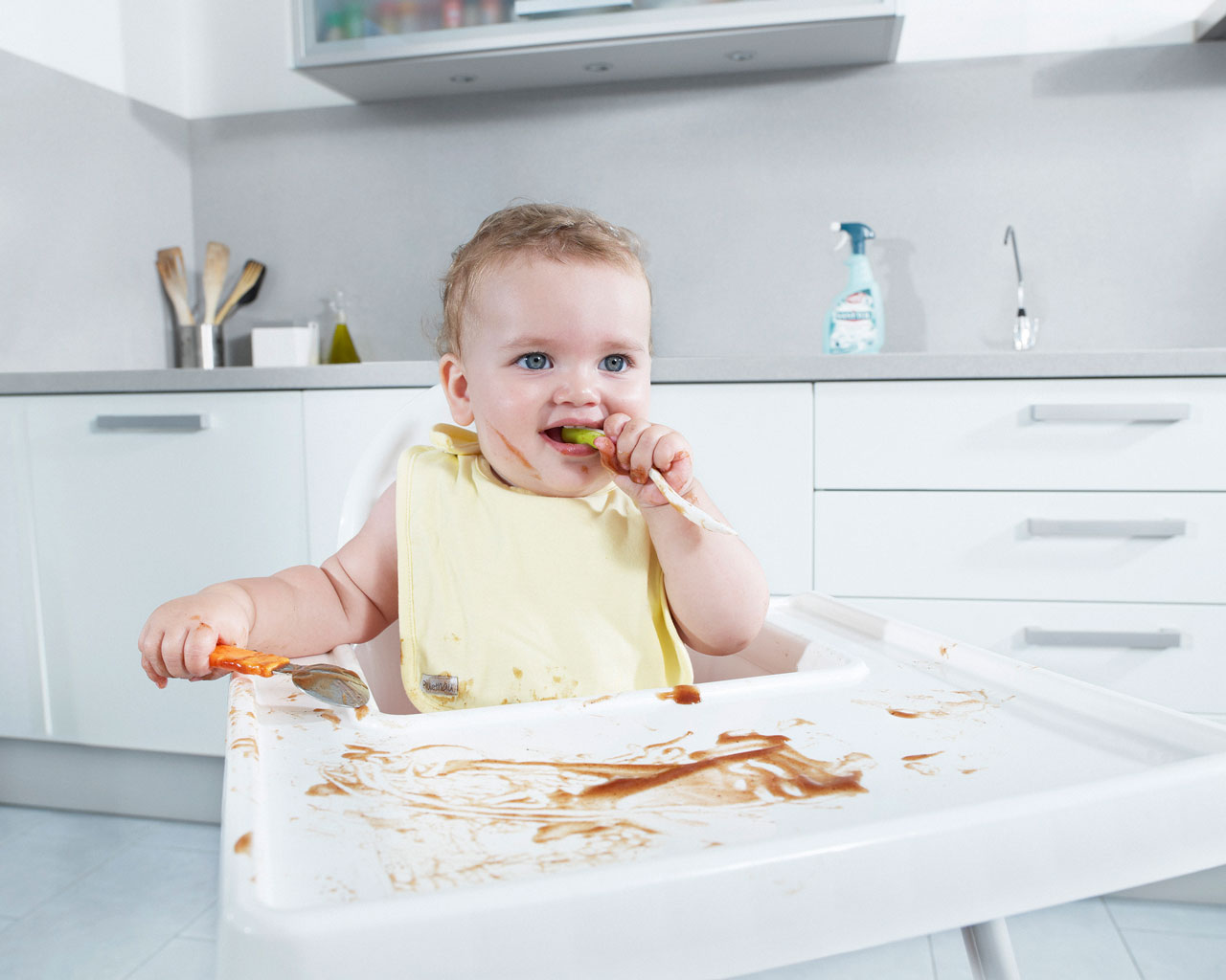 Bébé dans la cuisine : les astuces sécurité !