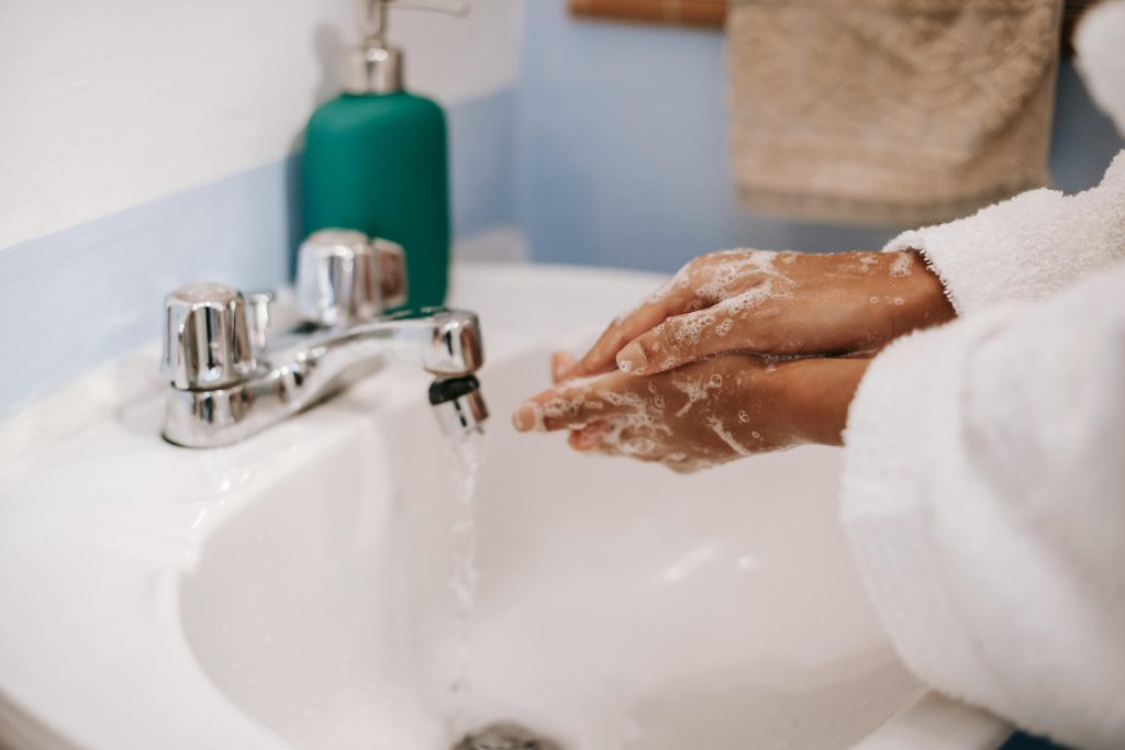 Différence entre un savon classique, antibactérien et désinfectant